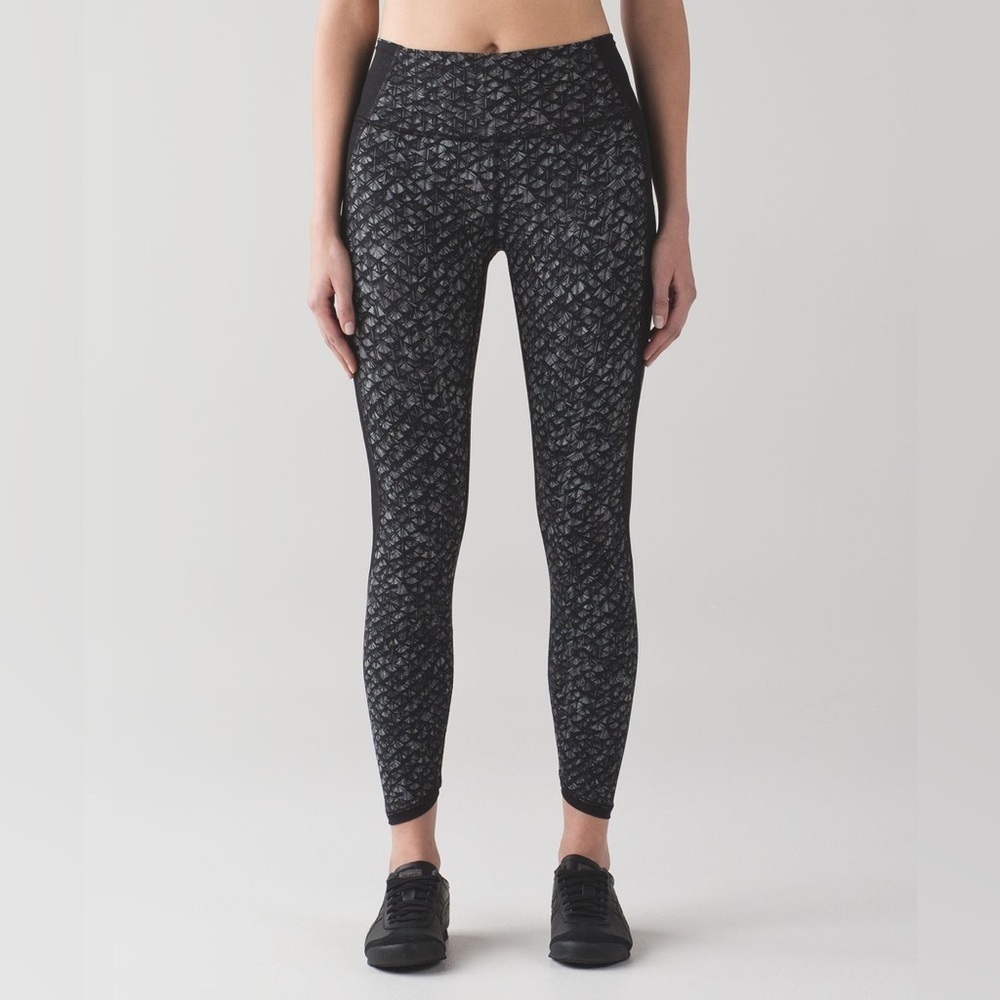 Lululemon Featherlight Tight Iridescent Multi Black / Black Size 4